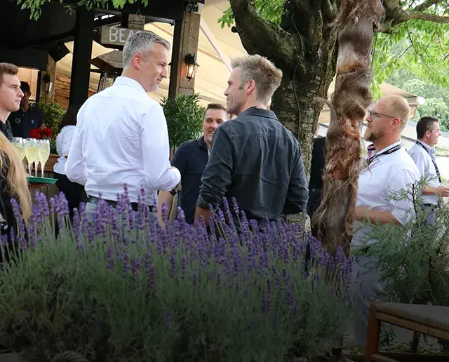 Foto E-Commerce BBQ Teilnehmer beim Networking
